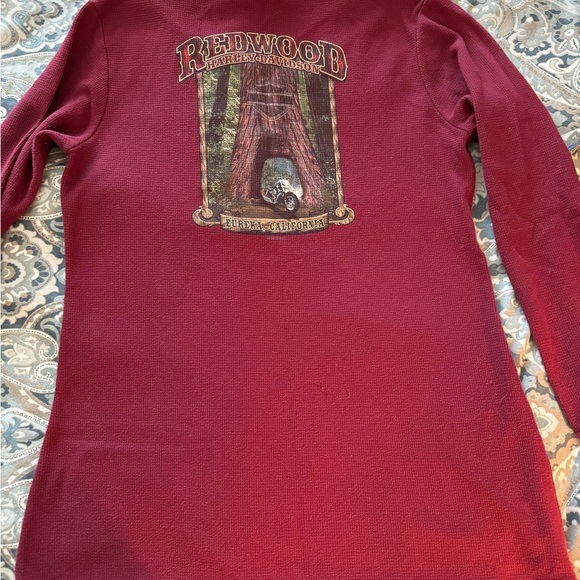 Women’s medium Harley Davidson thermal (wine colored) with thumb holes. - Picture 4 of 5